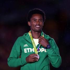 Olympic Silver Medalist Feyisa Lilesa Makes Appearance in Minneapolis