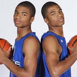 Former Kentucky Basketball Stars Make Autograph Signing Appearance