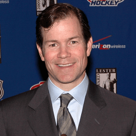 Former Rangers Goalie Mike Richter Holds New York Autograph Signing