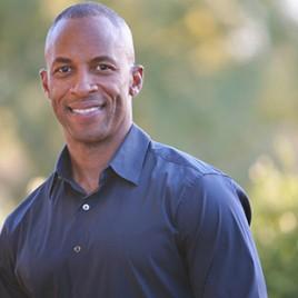 Former NFL Player J.J. Birden Speaks at Primavera Online High School Graduation