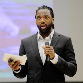 Former NFL Wide Receiver Donte Stallworth Works Towards a Reporting Career
