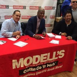 1986 World Series Heroes Darryl Strawberry, Jesse Orosco and Howard Johnson Sign at Modell's Times Square