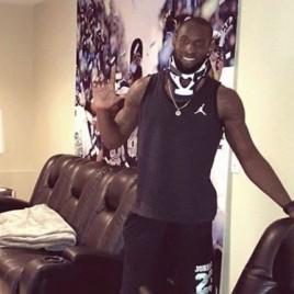 Seattle Seahawks Wide Receiver Ricardo Lockette Appears at Local Autograph Signing and Coat Drive