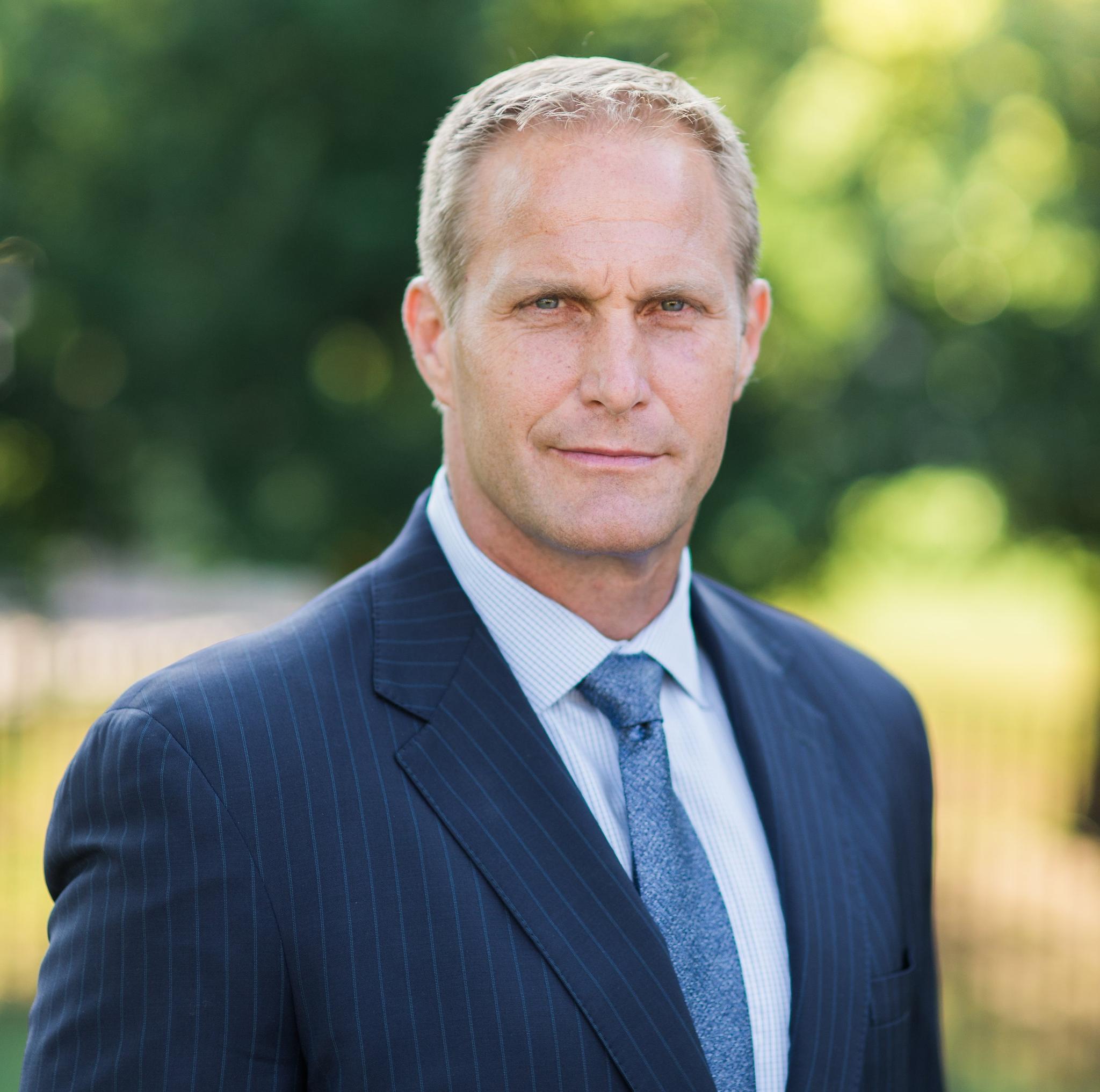 Chad Hennings - Professional Sports Motivational Speaker