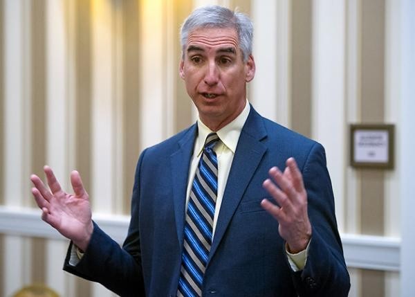 Oliver Luck - Professional Sports Motivational Speaker