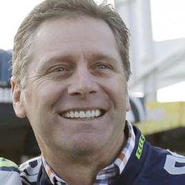 Pro Football Hall of Famer Steve Largent Speaks at Boys & Girls Club Fundraiser