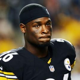 Pittsburgh Steelers Running Back Le’Veon Bell Holds Area Autograph Signing