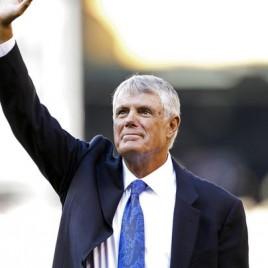 Former MLB Manager Lou Piniella Speaks at Pitch in for Youth Fundraiser