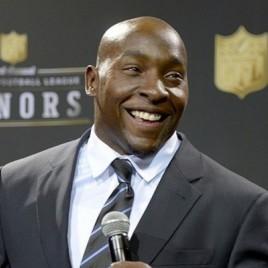 Indianapolis Colts Legend Robert Mathis Holds Autograph Signing in Muncie