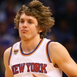 New York Knicks Guard Ron Baker Holds Autograph Signing Back at Wichita State