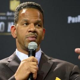 Pro Football Hall of Famer Andre Reed Speaks at Lane College Dinner with the Pros