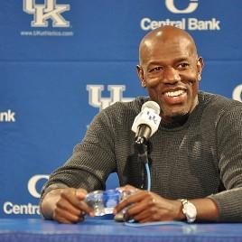 Former NBA Pro Tony Delk Speaks at DH Hoops Camp
