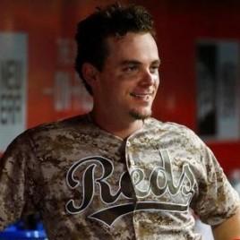 Reds Breakout Star Scooter Gennett Holds Autograph Signing in Cincinnati on Monday