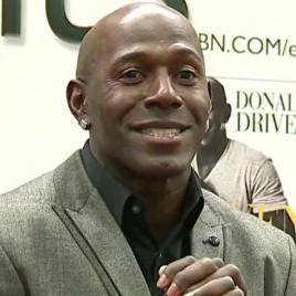 Green Bay Packers Great Donald Driver Holds Book Signing in Milwaukee on Friday