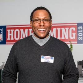 Five-Time Pro Bowl Linebacker Hardy Nickerson Speaks at Illini Quarterback Club