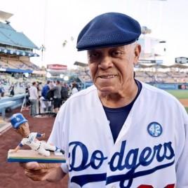 Los Angeles Dodgers Legend Maury Wills Holds Autograph Signing in Hawaii