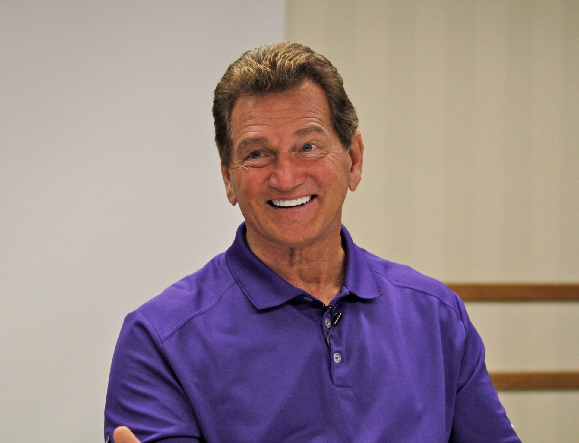 Former NFL Quarterback Joe Theismann Talks to CNBC About Superstar Branding