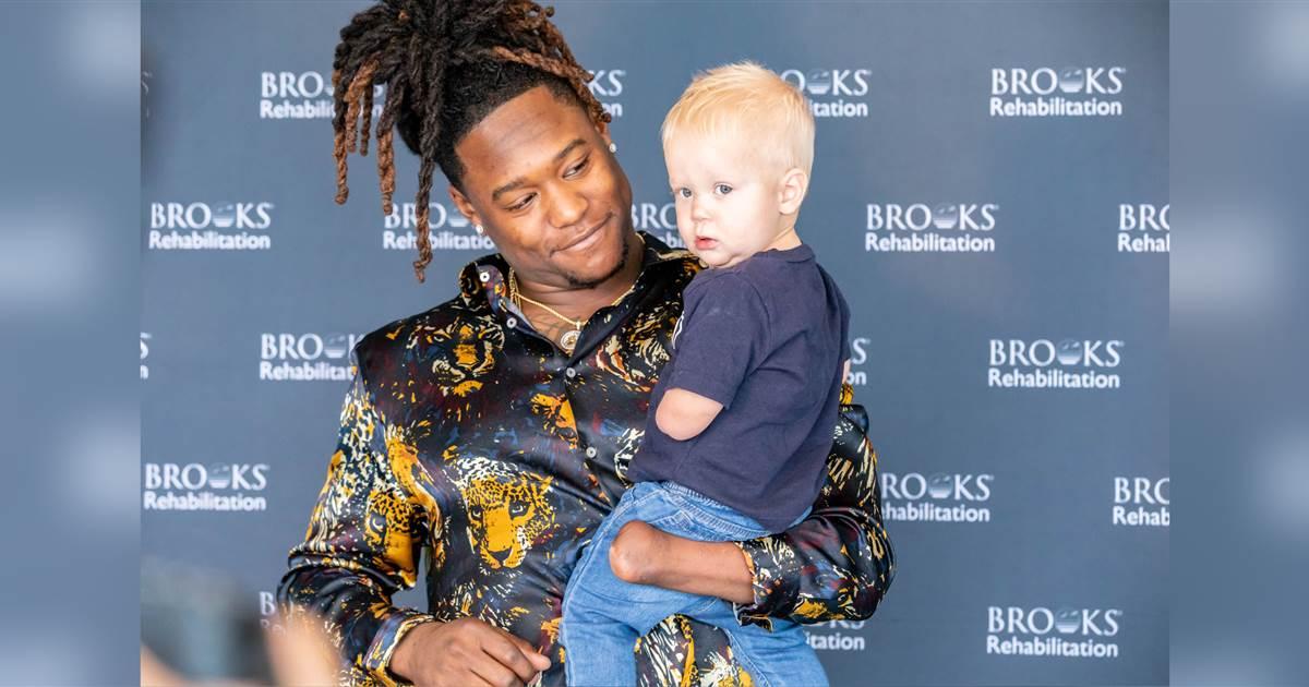 Shaquem Griffin's Brooks Rehabilitation Appearance in Jacksonville, FL Goes Viral