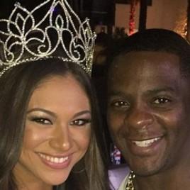 Former NFL Running Back Clinton Portis Judges Miss Hooters International Pageant