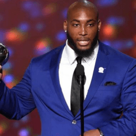 Devon Still Accepts the Jimmy V Perseverance Award for his Daughter with Emotional Speech