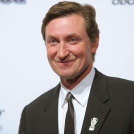 Wayne Gretzky Speaks at the 55th Annual Kinsmen Sports Celebrity Dinner