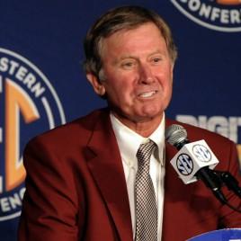 Recently Retired Coach Steve Spurrier Speaks at Boys & Girls Club Fundraisers in Tennessee