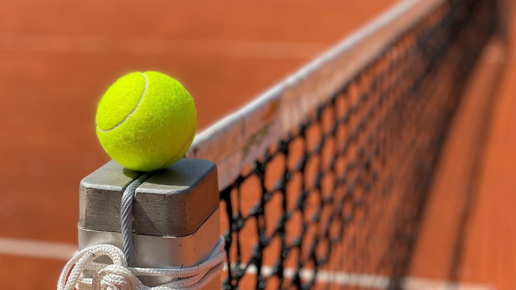 Tennis Speakers hero