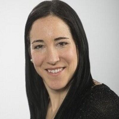 Caroline Ouellette - Professional Sports Motivational Speaker