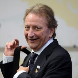 Ottawa Senators Owner Eugene Melnyk Speaks at Pond Hockey Classic