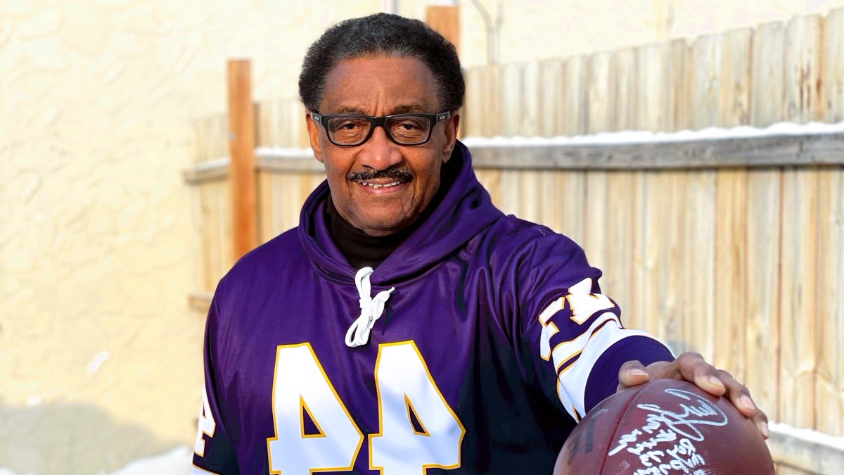 Vikings Great Chuck Foreman Speaks at King Turkey Day Event