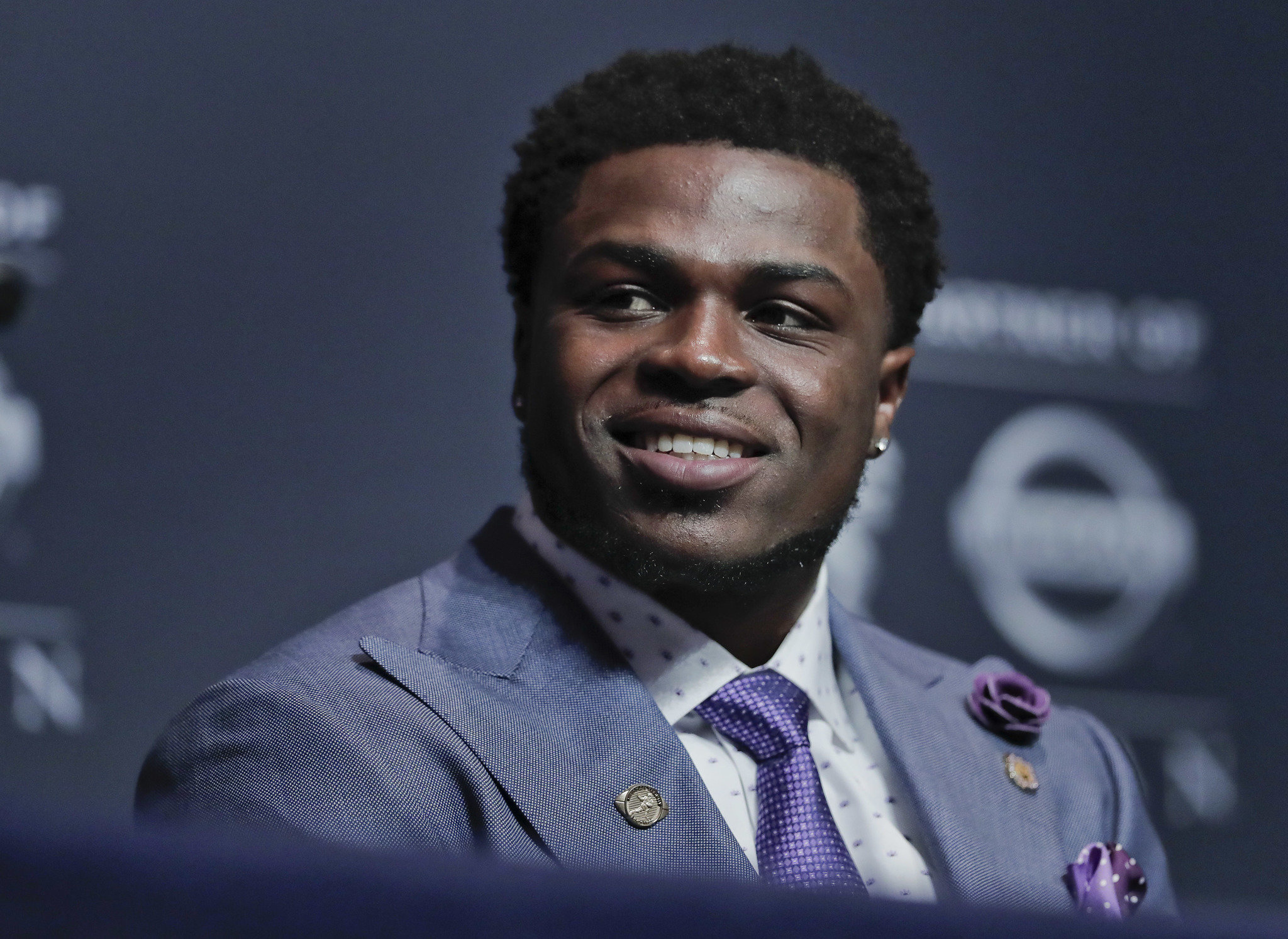 Patriots sign safety Jabrill Peppers, former Heisman finalist