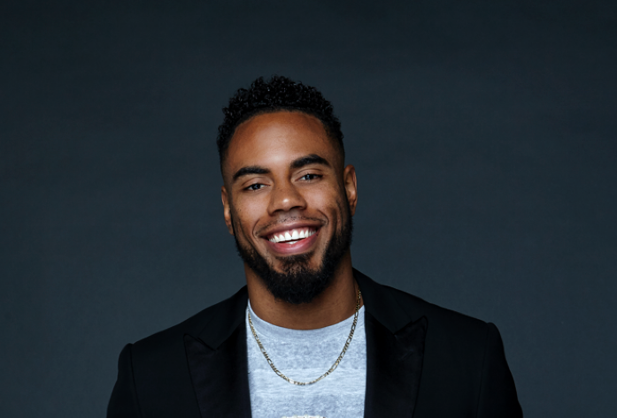 NFL Auction  GIANTS VS. EAGLES VIP EXPERIENCE (4 TICKETS + 4 PRE-GAME  SIDELINE PASSES + AN AUTOGRAPHED PANEL BALL FROM RASHAD JENNINGS) GAME DATE  IS 12/29 - AUCTION BENEFITS THE RASHAD JENNINGS FOUNDATION.